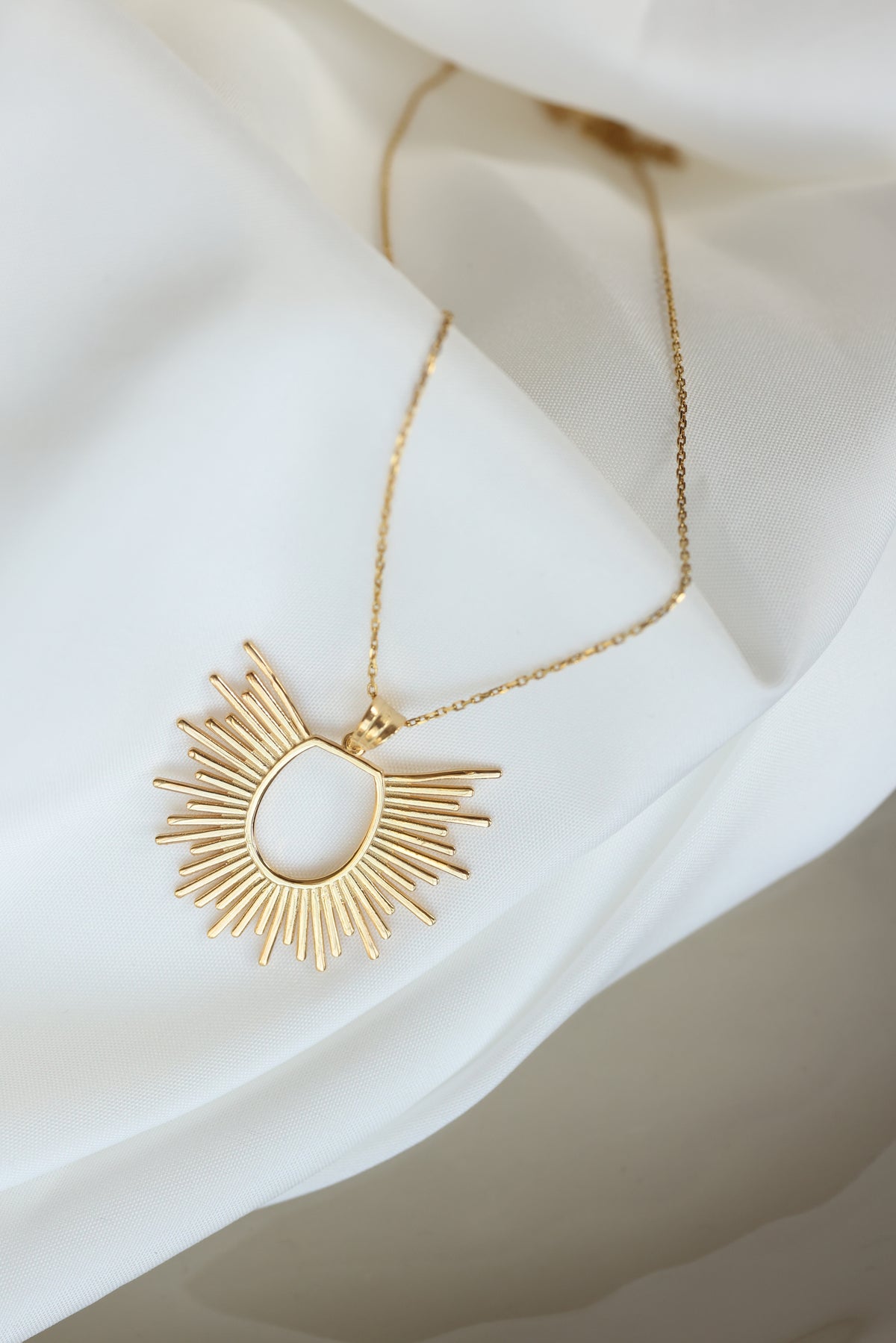 Rise and Shine Necklace Gold